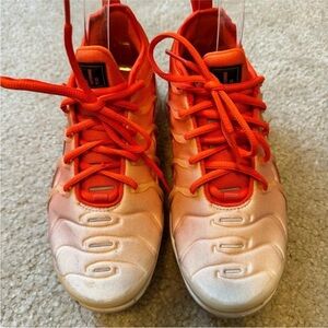 Nike Air VaporMax Plus in Orange descending color 6.5